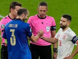 Diese seite enthält eine statistik über die karriere des spielers in der nationalmannschaft. Fussball Em Italiens Kapitan Chiellini Ist Der Wichtige Alte Mann In Der Neuen Elf Augsburger Allgemeine