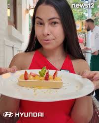 The 30: A divorce attorney's billboard has some thinking they are flipping  them the bird.