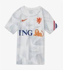 Deze super gave oranje setje is het aller nieuwste 2021 tenue van het nederlands elftal. Nederland
