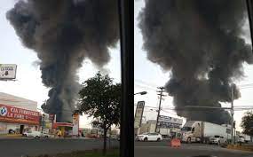 Camioneta se incendió en bulevar vista hermosa 25 avenida zona 15. Pjcih0iz4nqn7m