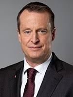 Inrikesminister anders ygeman vill mana till lugn och återhållsamhet efter lastbilsdådet. Anders Ygeman Government Se
