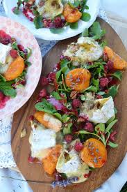 Franzosische Brotzeit Salat Mit Camembert Lavendel Marillen Und Himbeervinaigrette Rezepte Himbeervinaigrette Franzosisches Essen
