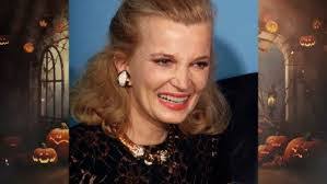 Millie Lockhart's Instagram, Twitter & Facebook