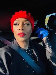 Antoinette Ross's Instagram, Twitter & Facebook