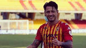 Gianluca lapadula está enfocado en el perú vs. Gianluca Lapadula Y Su Remate Al Palo Delantero Del Benevento Estuvo Cerca De Convertir En La Serie A Video Deporte Total El Comercio Peru