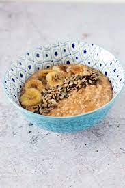 Bahan yang kamu butuhin adalah: Cinnamon Banana Porridge Cook Veggielicious