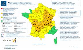 Le département est placé en vigilance. Direct Orages 29 Departements En Vigilance Orange La Charente La Charente Maritime Les Deux Sevres Et La Vienne Desormais En Alerte