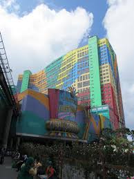 First world hotel is situated at the heart of resorts world genting, giving guests easy access to key locations such as the first world plaza, skyavenue, skytropolis indoor theme park, and genting international convention centre. File First World Hotel Genting Entrance Jpg Wikipedia