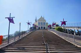 Este é um bairro muito populoso e conhecido por ofertar opções. Igreja Nossa Senhora Da Penha Rj Caminhos Do Rio