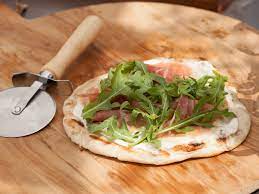 Prosciutto And Arugula Pizza Recipe Food Network Recipes Arugula Pizza Arugula Pizza Recipes