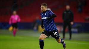 Papu gomez, yıllık 3 milyon euro'dan en az 2 yıllık kontrat talep ediyor. Papu Gomez Adelanta Su Marcha Del Atalanta Futbol Total