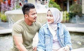 Unofficial page for all fans of hairul azreen, hanis zalikha and yusuf iskandar. Malu La Oku Pun Pergi Mengundi Netizen Kecam Pengakuan Hairul Azreen Dan Hanis Zalikha Tak Pergi Mengundi Media Hiburan