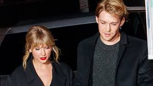 So this is a list of who was the inspiration for what song, what interviews she talked about it in, and any other relevant information. Taylor Swift S Freund Joe Alwyn Nur Seltenen Gemeinsamen Fotos Von Ihrer Quarantane Leben Glamour News