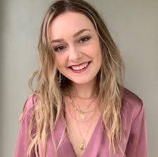 Hannah Fay's Instagram, Twitter & Facebook