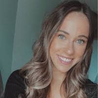 Deanna Main's Instagram, Twitter & Facebook