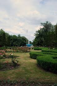 Un covor multicolor vesteste primavara la o gradina botanica din polonia: FiÈ™ier Gradina Publica 2 Jpg Wikipedia