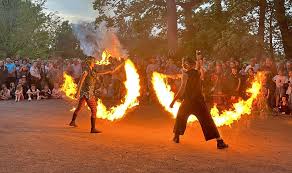 Walpurgisnächte, Maifeiern, Teichfest und ein bisschen DDR: Was in der Region am langen Wochenende los ist