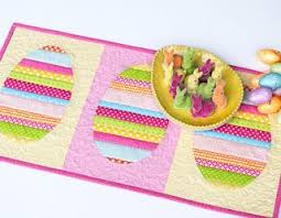 Free Pattern Day Easter And Spring Quilts Easter Egg Table Runner Easter Table Runners Table Runner Tutorial