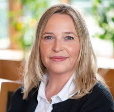 Carolyn Uzzell's Instagram, Twitter & Facebook