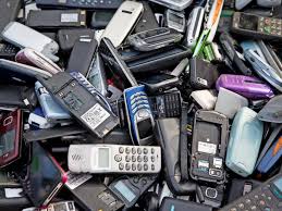 Together with handsets such as the nokia 8210, many credit the early nokia models with really bringing mobile phones to the mainstream audience. Nokia 3210 T9 Und Die Ersten Smartphones Die Meilensteine Der Handy Historie