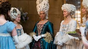 Bridgerton è una serie televisiva statunitense creata da chris van dusen e prodotta da shonda rhimes, basata sui romanzi di julia quinn, ambientati nel mondo dell'alta società londinese durante la reggenza inglese (regency era). Bridgerton Fashion Trends 7 Trends Inspired By Netflix S New Series Stylecaster