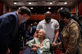 Murdering as many as 300 black residents, leaving thousands of tulsans homeless. T2atfij3 3hgem