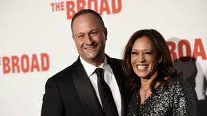 Here are some quick facts about doug emhoff: What To Know About Douglas Emhoff Kamala Harris Husband After That Onstage Protester Moment Fox 2