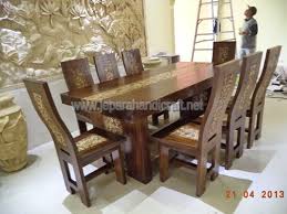 Jumlah kursi dari meja makan ini bisa digunakan secara bersamaan untuk 8 anggota keluarga sekaligus. Meja Makan Kayu Jati 8 Kursi Home Desaign