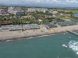 O adevarata priveliste paradisiaca pentru turisti pe teritoriul mediteranean, imprejmuita de o padure de pini. Hotel Belek Beach Resort Belek Antalya Turcia