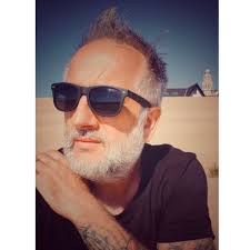 Merry Christmas from my family to yours! I gave myself the gift of sobriety  this year…7 months and counting! I hope everyone has a BEAUTIFUL Christmas!  🎄❤️