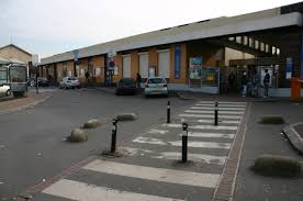 1 train sur 3, avec interconnexion suspendue entre châtelet et gare de lyon. Gare De Melun Train Station Bonjourlafrance Helpful Planning French Adventure