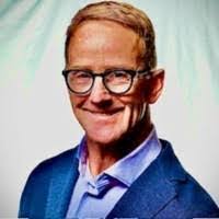 Lisa Pacelli's Instagram, Twitter & Facebook