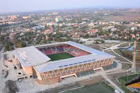 Rozwijane menu ponad podstawowymi danymi pozwala wybrać stadiony w przeszłości (kluby) lub inne stadiony, na. Sostoi Stadion Szekesfehervar