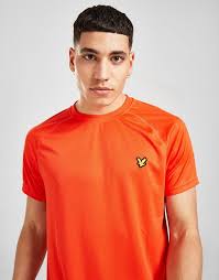 Available in a range of colours and styles for men, women, and everyone. Lyle Scott Sport Core Raglan T Shirt Herren Orange Jd Sports