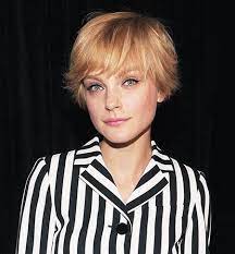 Super Short Bob Hairdo With Short Bangs Short Hair Styles Hair Styles Long Face Hairstyles