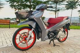 Foto modifikasi motor karisma terkeren dan terbaru modifikasi trail. Honda Future 125 Kian Menawan Dimodif Pakai Part Part Istimewa Gridoto Com