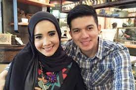 Hal ini lebih baik karena mereka lebih netral, mengetahui konsep agama dan konsep kafa'ah sehingga sang perantara akan berusaha mengetahui. Wajah Suami Istri Makin Lama Makin Mirip Ternyata Ini 4 Alasannya Cakrawala Rafflesia