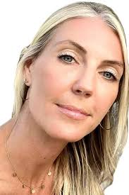 Island of Bryan (2019, Série, 4 Saisons) — CinéSérie