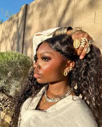 So happy to be back selling it feels good🤩 … Orders went out a lil late  today but don't worry check tracking info tomorrow for updates🫶🏾💕 •  These Jewelry boxes was my