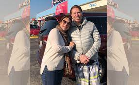 O apresentador faz questão de ter uma vida comum, longe do luxo, e participar do dia a dia da comunidade. De Ferias Em Orlando Silvio Santos Passeia Bem A Vontade Glamurama Entrega O Look Do Dia Notas Glamurama