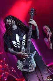 Pin By Vault Boy On Bands Korn Cool Bands Guitar Player