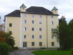Um 4 uhr feierlicher auszug von der pfarrkirche, in sallach schließen sich die graßlfinger an. Schloss Kahlsperg Wikipedia