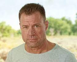 Lenore Calhoun's Instagram, Twitter & Facebook