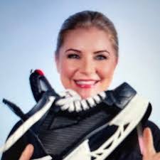 Vanessa Hettinger's Instagram, Twitter & Facebook