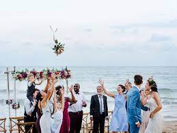 They either are terrified of the way cousin sue drops into a football stance while sizing up her competition with a ruthless look in her eye, or they simply just don't like the idea of announcing their single status to the party. The Top 33 Best Wedding Bouquet Toss Songs Ever