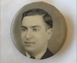 What is the meaning of the lapel pin worn by my great grandfather, a  Persian Jew who lived in Minsk, Belarus?