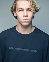 2022 graduates of East 15 Acting School