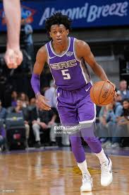 News Photo De Aaron Fox Of The Sacramento Kings Handles The Sacramento Kings Sports Jersey Photo