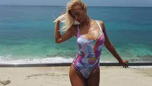 La villa des coeurs brisés 6 commence. La Villa 3 Stephanie Clerbois En Famille Pour L Anniversaire De Son Fils Photo