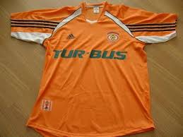 The name cobreloa comes from combining the spanish word for copper (cobre), and loa, after the province and the loa river. Cobreloa Home Football Shirt 2002 2003
